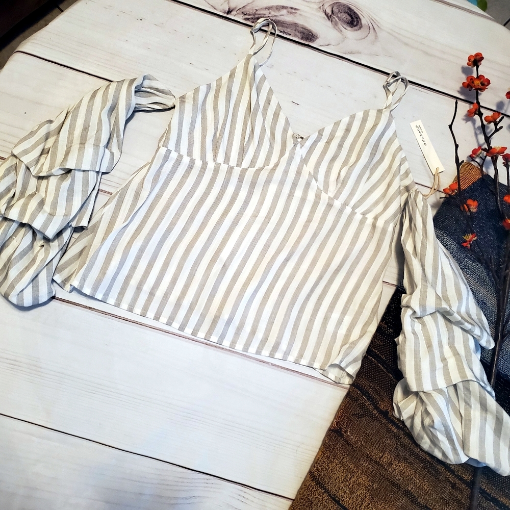 🥳HP🥳 Solemio Boutique Blouse Ruffled  Balloon Sleeves Cold Shoulder S NWT